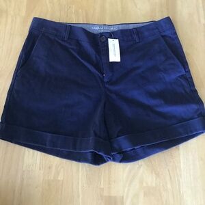 NWT - BANANA REPUBLIC - CITY SHINO SHORTS - SIZE 14
